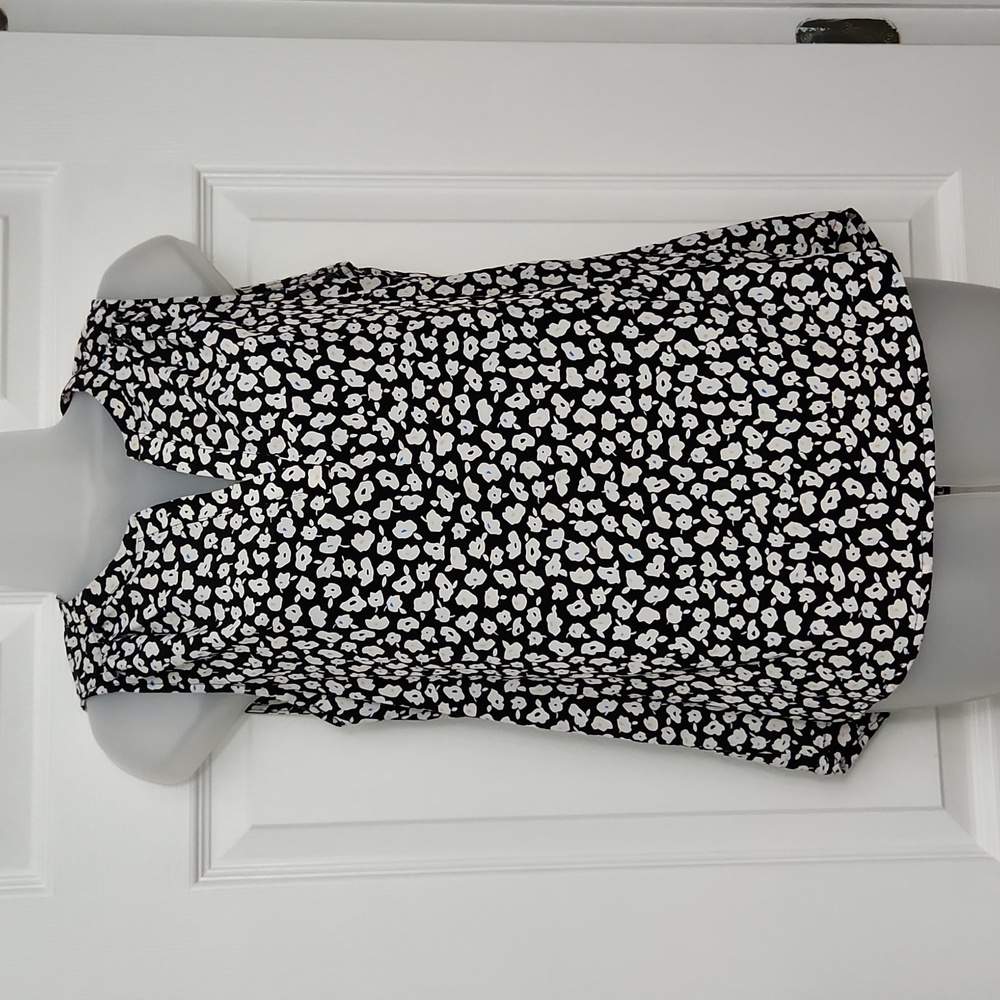 Lila Rose Sleeveless V-neck Tunic High/Low Top, Size S